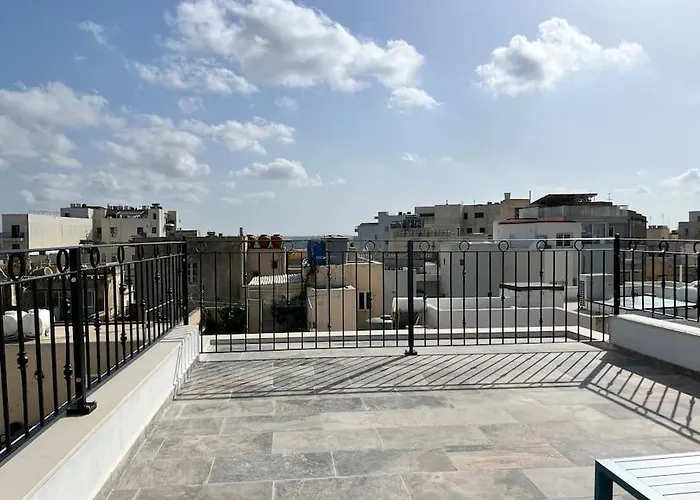 Beautiful 4-Bedroom Townhouse In Sliema